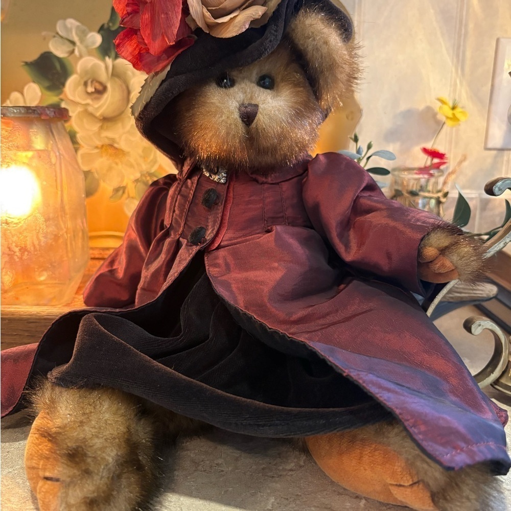 Bearington Collection *Nicole* 17” Tall